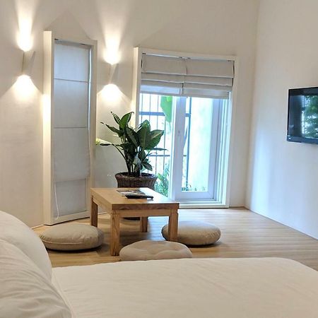Circadian Japanese Studios In Downtown Thành Pho Ho Chí Minh Esterno foto
